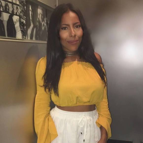 Poshmark profile picture for @cee